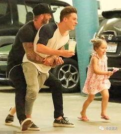 模仿娱乐圈吃瓜直播,揭秘明星幕后故事，带你领略娱乐圈风云变幻